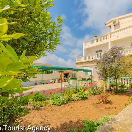 Alaga Heights With Harbour View Apartment