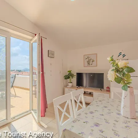 Alaga Heights With Harbour View Apartment
