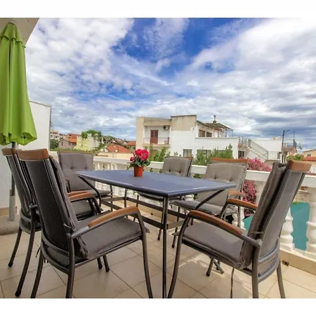 Alaga Heights With Harbour View Apartment